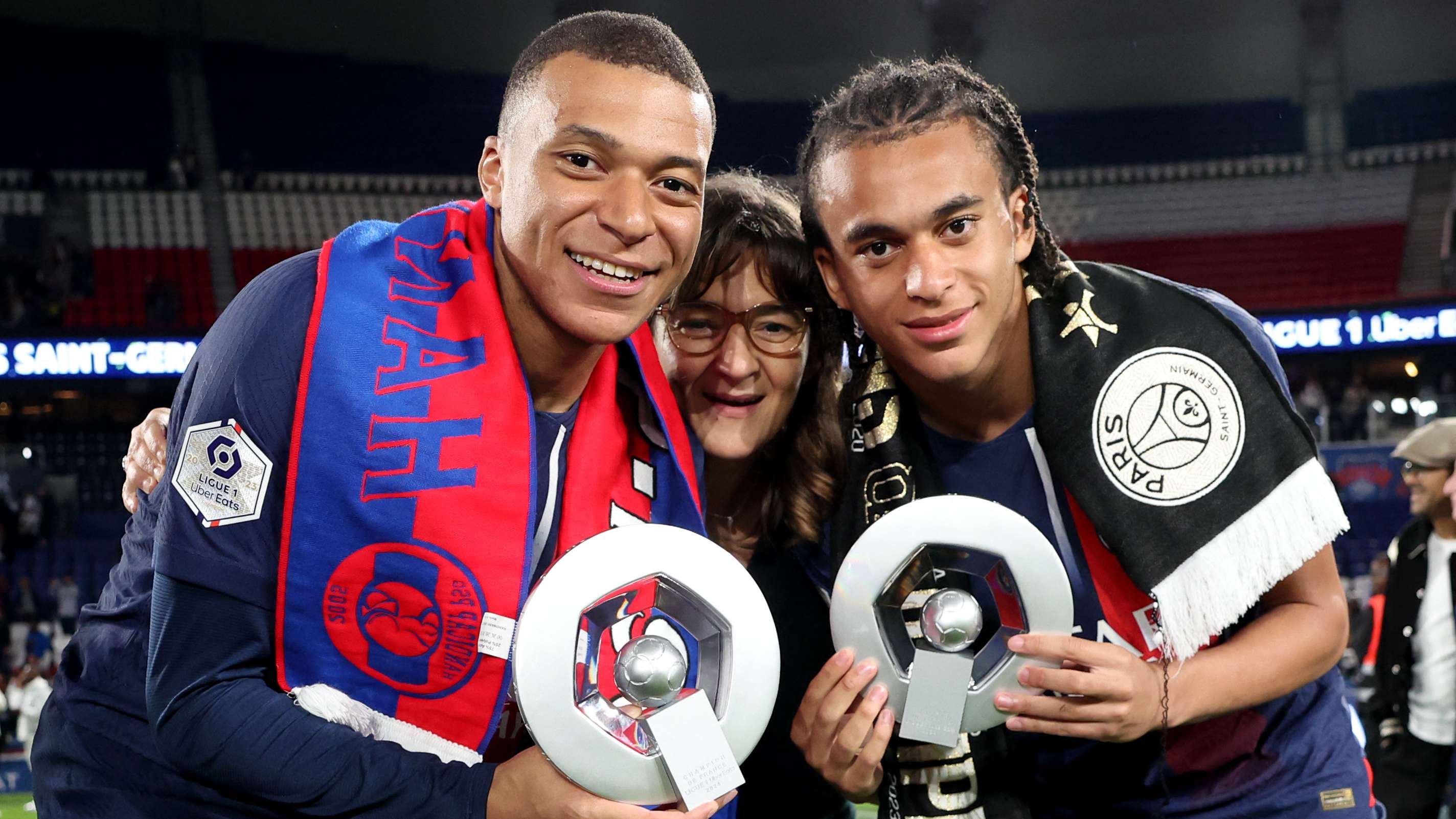 考虑了与自 考虑了与自