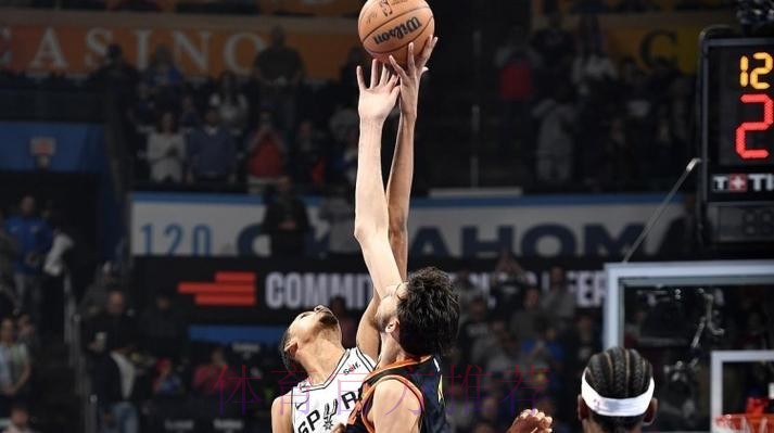 蒙克全场12中6，三分4中2得到15分4篮板3助攻、正负值+22