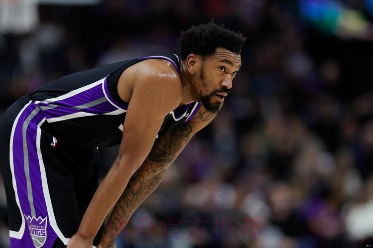 蒙克全场12中6，三分4中2得到15分4篮板3助攻、正负值+22